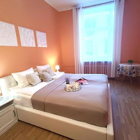 Spacious Old Town Family Peachy 2 Bedrooms Apartment, Nearby The Riga Presidential Castle Exterior foto