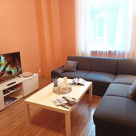 Spacious Old Town Family Peachy 2 Bedrooms Apartment, Nearby The Riga Presidential Castle Exterior foto